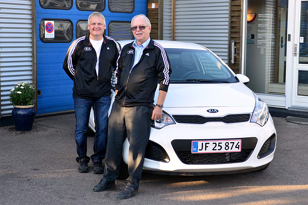 Fra venstre co-driver Kim Petersen og øko-kører Leon Spiegelhauer med den nye Kia Rio 1.1 CRDI Eco Plus, hvormed de starter i det kommende Eco Rally Danmark 2012